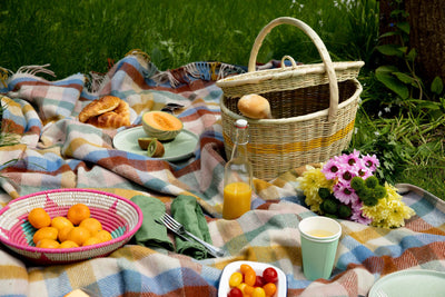 Picnic essentials for outdoor dining and a fantastique summer!