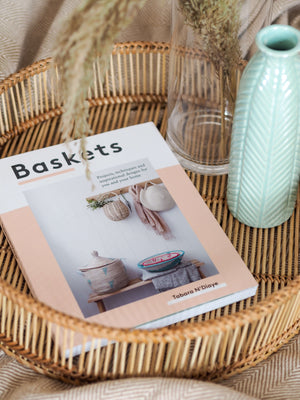 front cover of baskets a craft and diy book about weaving and making your own storage baskets by la basketry